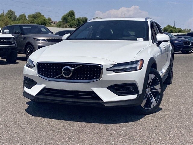 2024 Volvo V60 Cross Country B5 Plus photo 2