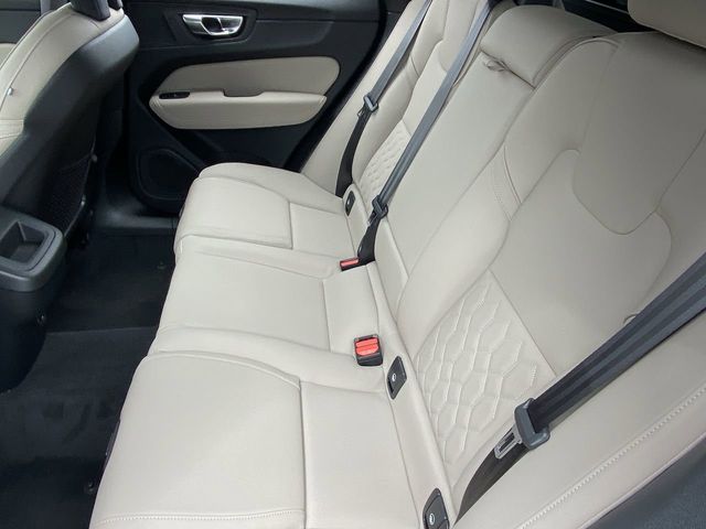 2026 Volvo XC60 Plus - Photo 18