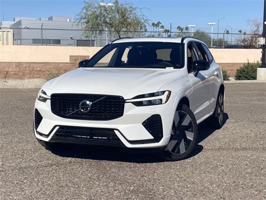 Used 2025 Volvo XC60 plug-in hybrid T8 Plus SUV