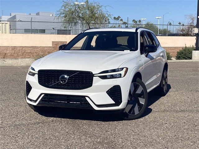 2025 Volvo XC60 Hybrid T8 Plus photo 3