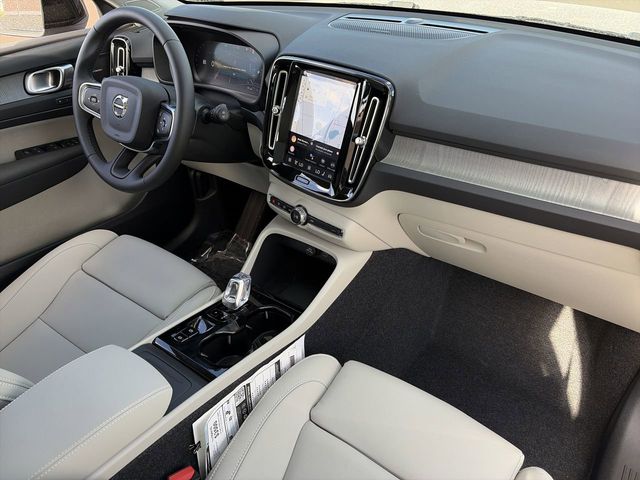 2026 Volvo XC40 Ultra - Photo 13