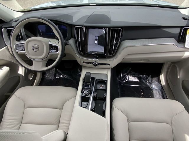 2025 Volvo XC60 Plus - Photo 16