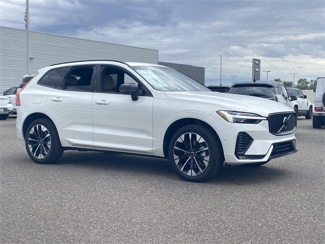 2026 Volvo XC60 B5 Plus photo 3