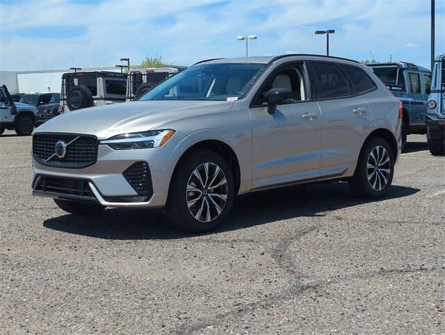 2025 Volvo XC60 B5 Core photo 2