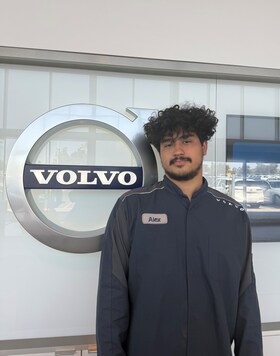 Staff member Alexis Leon from ID_5469451853cb