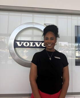 Staff member Aliah Olivo from ID_ea4350c65e89