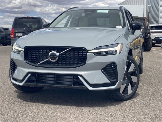 2025 Volvo XC60 T8 Plus photo 3