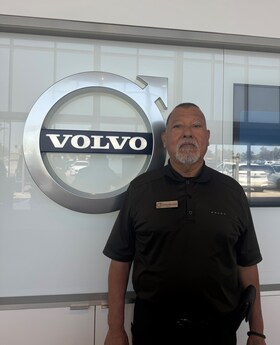 Staff member Aurelio Hernandez from ID_d49d1c