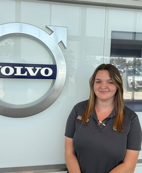 Staff member Alicia Crissman from ID_008f689b90e5