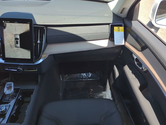 2025 Volvo XC90 Plus - Photo 14