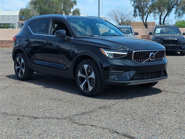 2025 Volvo XC40 Core photo 4