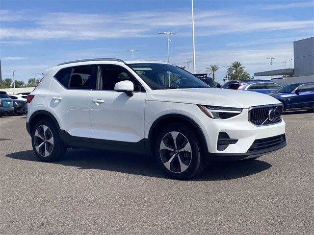 2025 Volvo XC40 Core photo 4