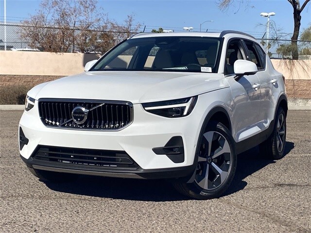 2025 Volvo XC40 Plus photo 3