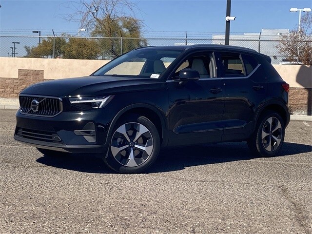 2025 Volvo XC40 Plus photo 2
