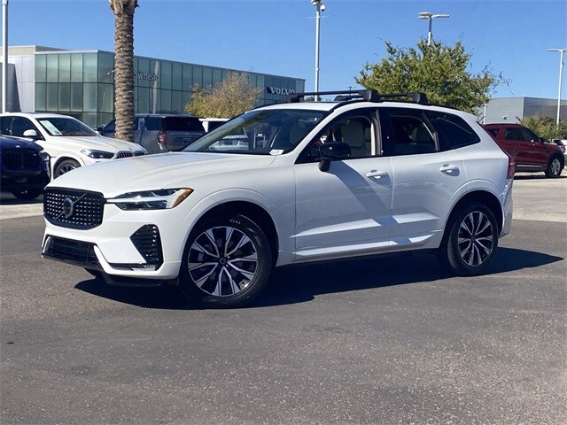 2025 Volvo XC60 B5 Core photo 2