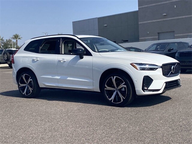 2025 Volvo XC60 B5 photo 3