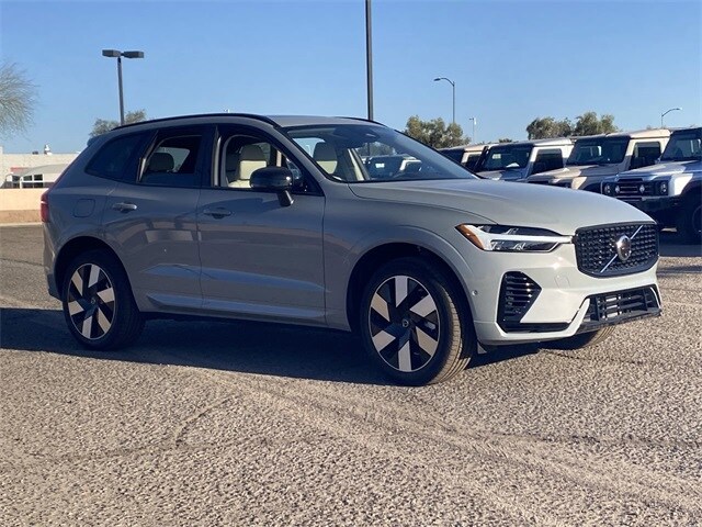 2025 Volvo XC60 Hybrid T8 Plus photo 4