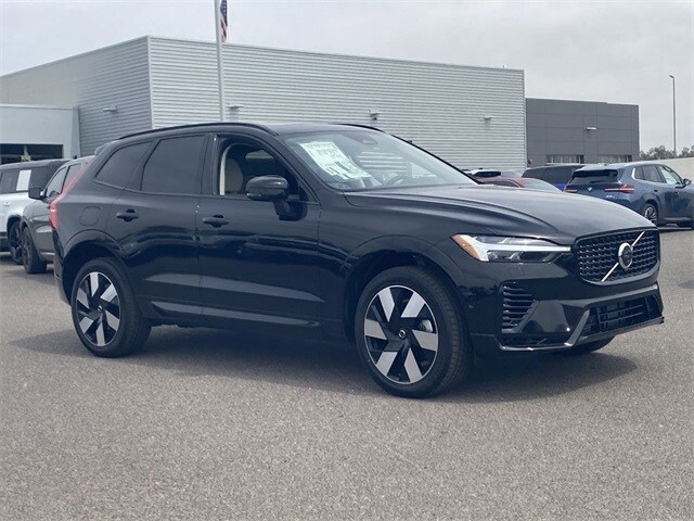 2025 Volvo XC60 T8 Plus photo 4