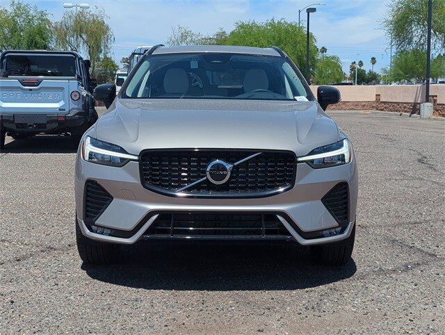 2025 Volvo XC60 B5 Core photo 3