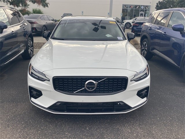 2023 Volvo S60 B5 AWD Plus photo 2