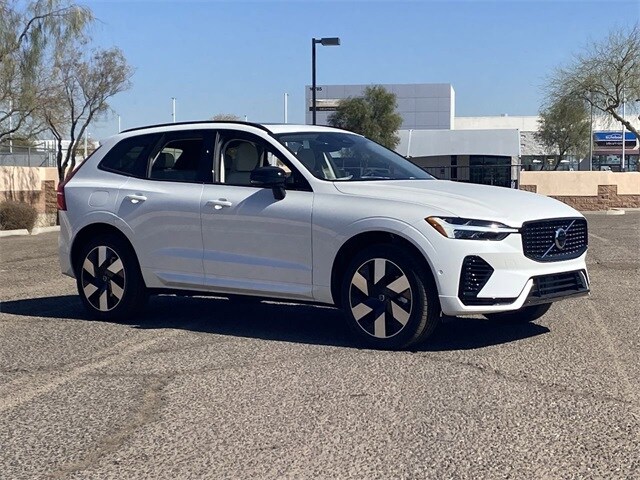 2025 Volvo XC60 Hybrid T8 Plus photo 4