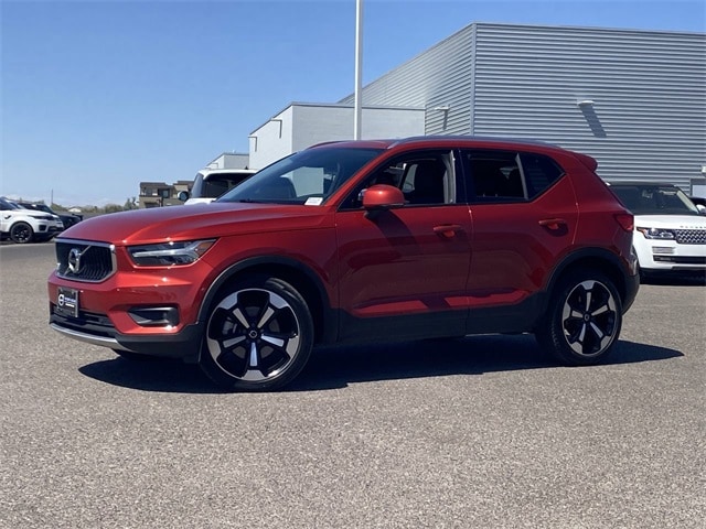 Used 2021 Volvo XC40 Momentum with VIN YV4162UK2M2499062 for sale in Glendale, AZ