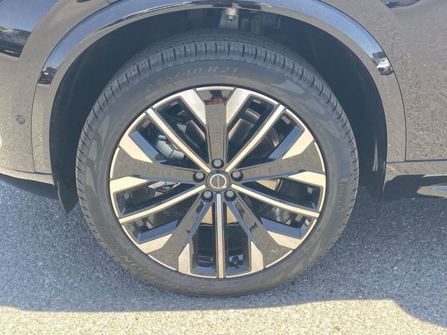 2025 Volvo XC90 Plus - Photo 11