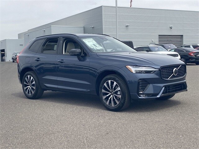 2025 Volvo XC60 B5 Core photo 4