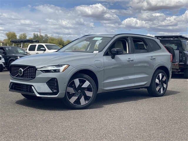 2025 Volvo XC60 T8 Plus photo 2