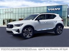 2025 Volvo XC40 B5 Plus Dark Theme SUV