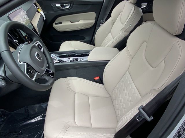 2026 Volvo XC60 Plus - Photo 20