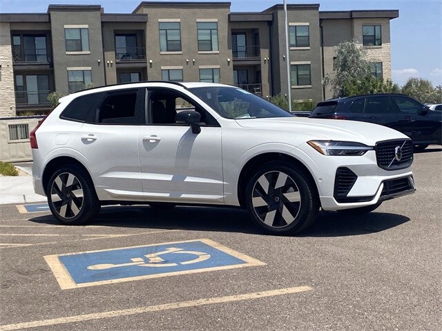 2025 Volvo XC60 Recharge T8 Plus photo 4