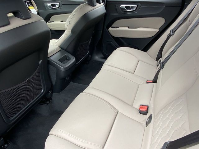 2026 Volvo XC60 Plus - Photo 17