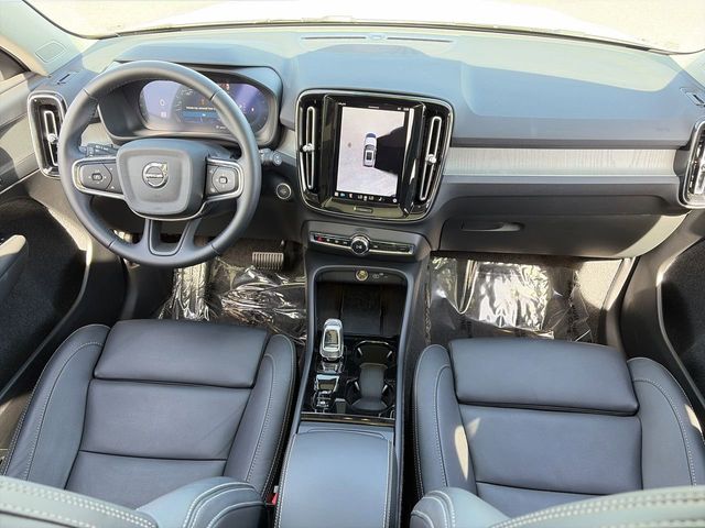 2025 Volvo XC40 Plus - Photo 16