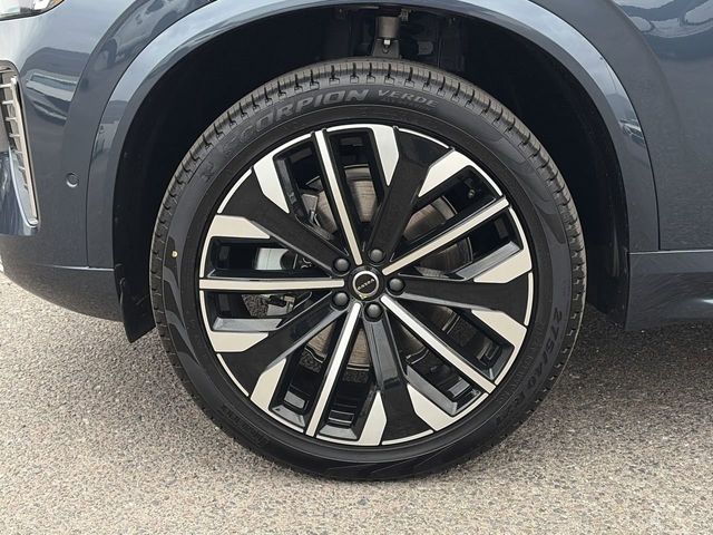 2026 Volvo XC90 Plus - Photo 11