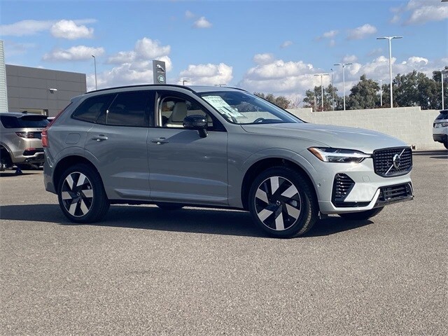 2025 Volvo XC60 Hybrid T8 Plus photo 4