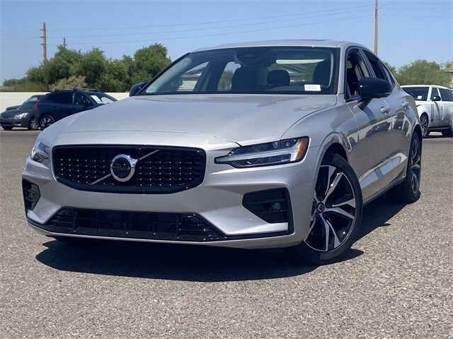 2024 Volvo S60 B5 Plus photo 3