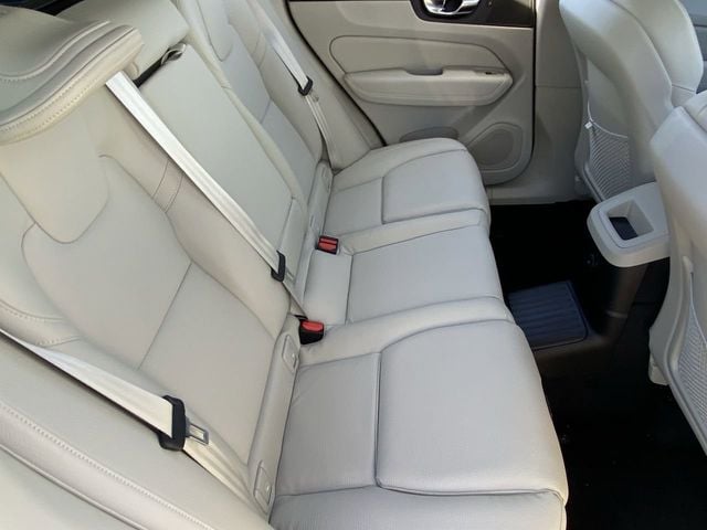 2025 Volvo XC60 Plus - Photo 14