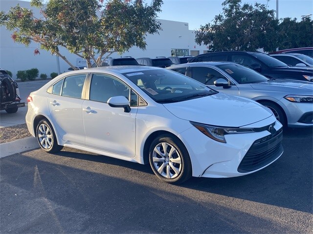 2024 Toyota Corolla LE photo 3