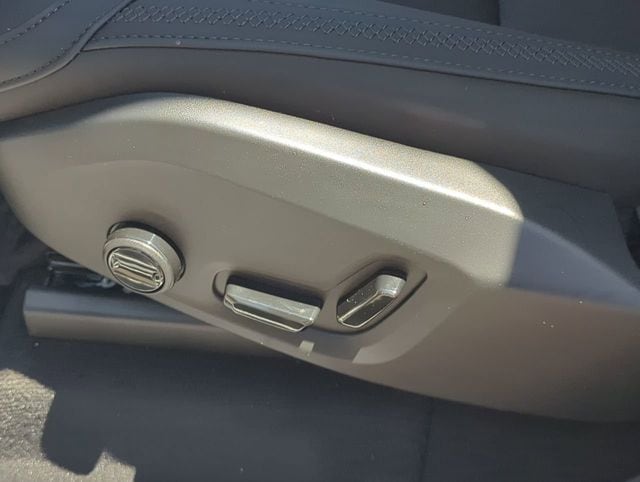 2025 Volvo XC90 Plus - Photo 22