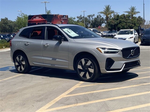 2025 Volvo XC60 Hybrid T8 Plus photo 4
