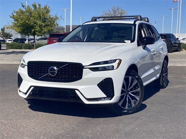 2025 Volvo XC60 B5 Core photo 3