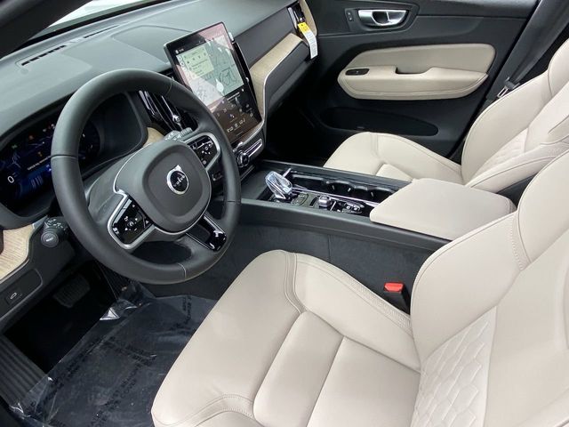 2026 Volvo XC60 Plus - Photo 19