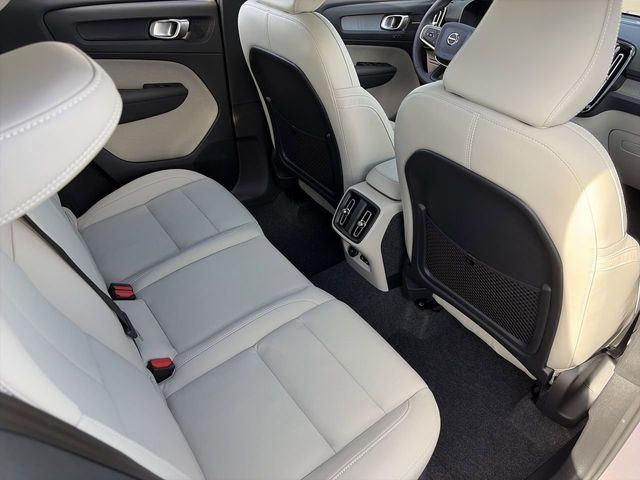 2026 Volvo XC40 Ultra - Photo 15