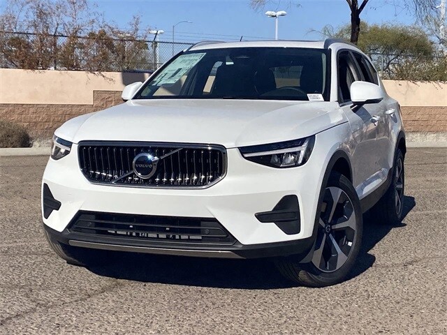 2025 Volvo XC40 Core photo 3