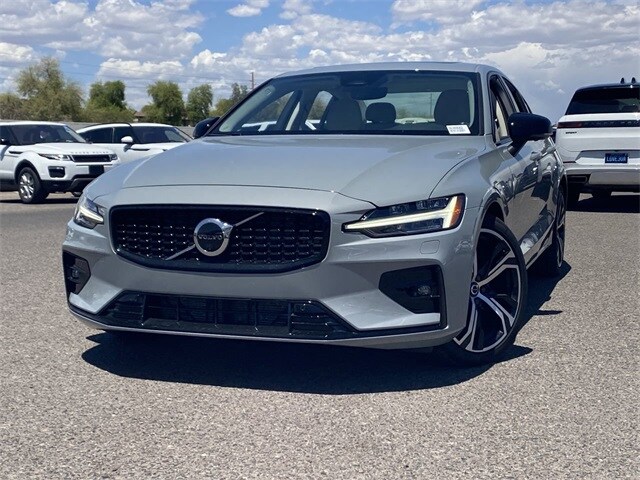 2025 Volvo S60 B5 Plus photo 3