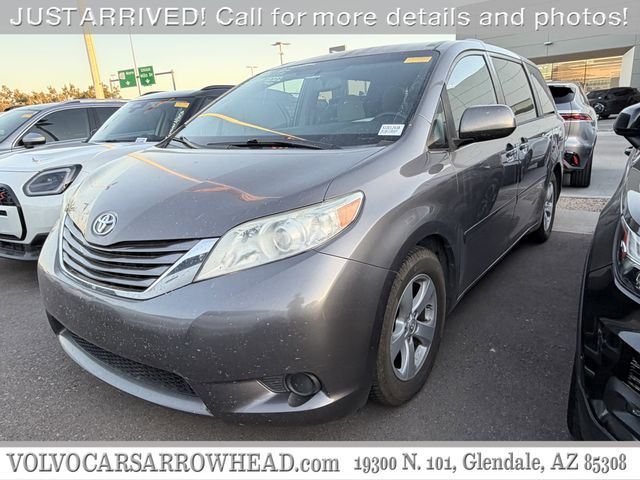 2015 Toyota Sienna LE V6 7-Passenger Access Seat's photo
