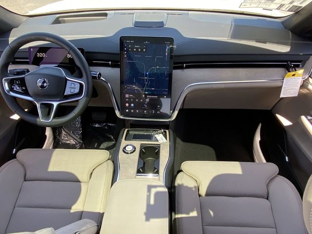 2025 Volvo EX90 Plus - Photo 16