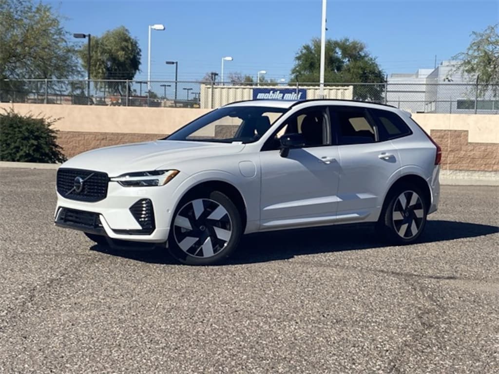 Used 2025 Volvo XC60 plug-in hybrid T8 Plus SUV