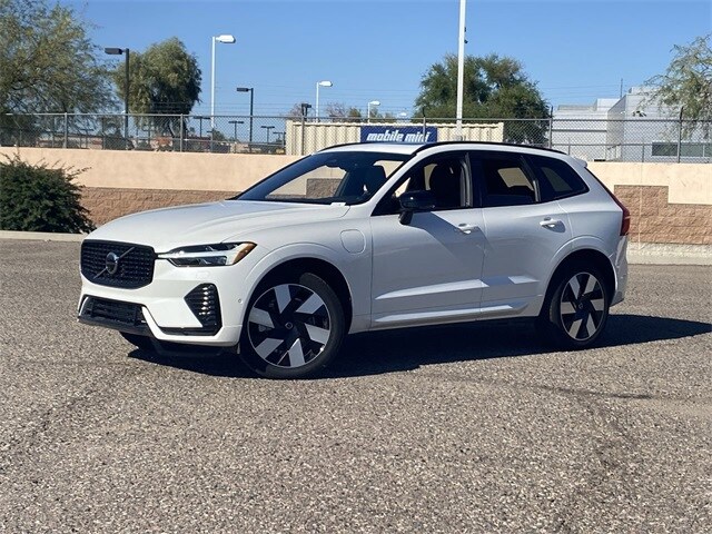 2025 Volvo XC60 Hybrid T8 Plus photo 2